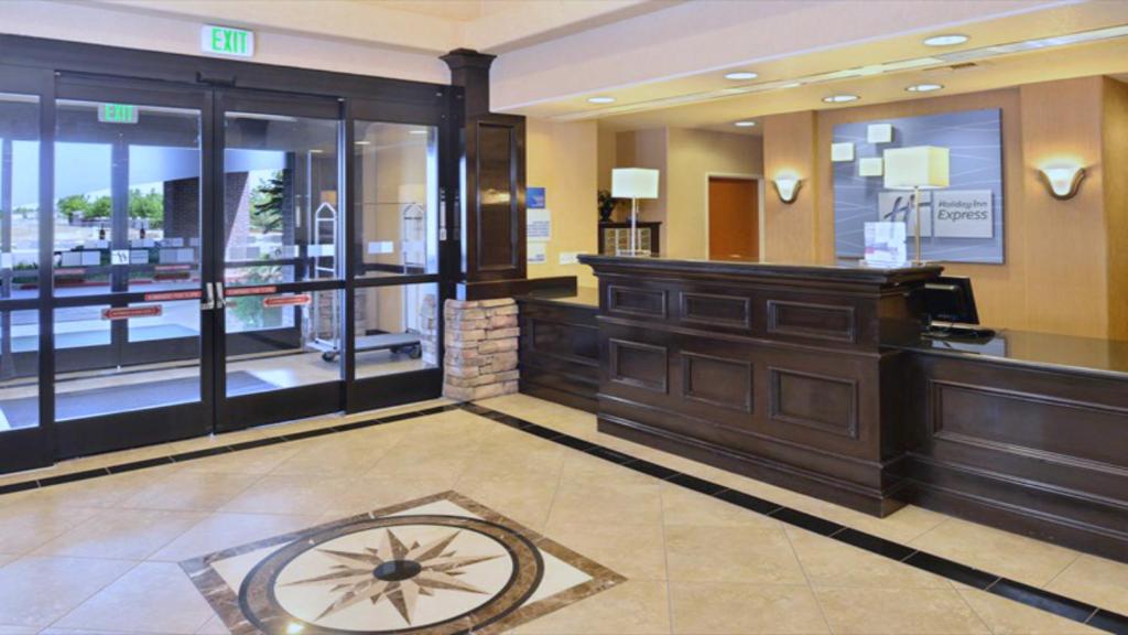 Holiday Inn Express Hotel & Suites Lincoln-Roseville Area an IHG Hotel image 10
