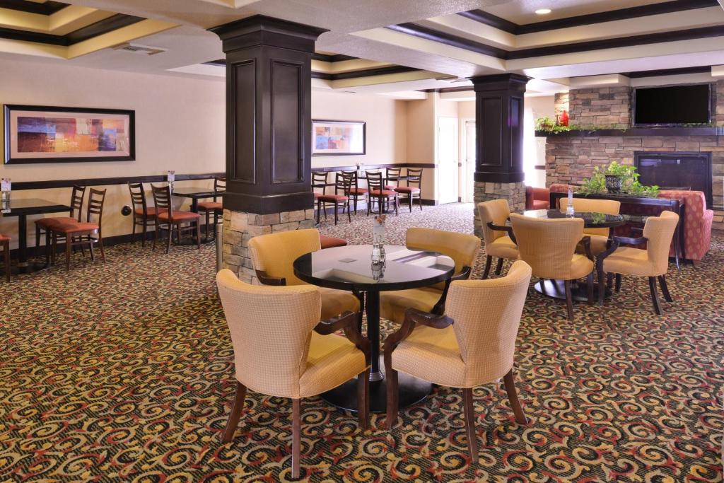 Holiday Inn Express Hotel & Suites Lincoln-Roseville Area an IHG Hotel image 13