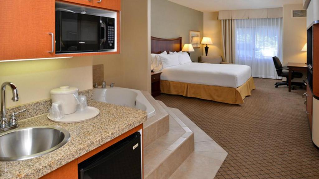 Holiday Inn Express Hotel & Suites Lincoln-Roseville Area an IHG Hotel image 20