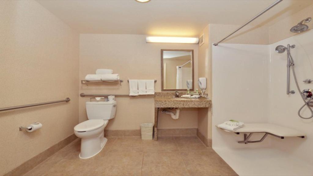 Holiday Inn Express Hotel & Suites Lincoln-Roseville Area an IHG Hotel image 21