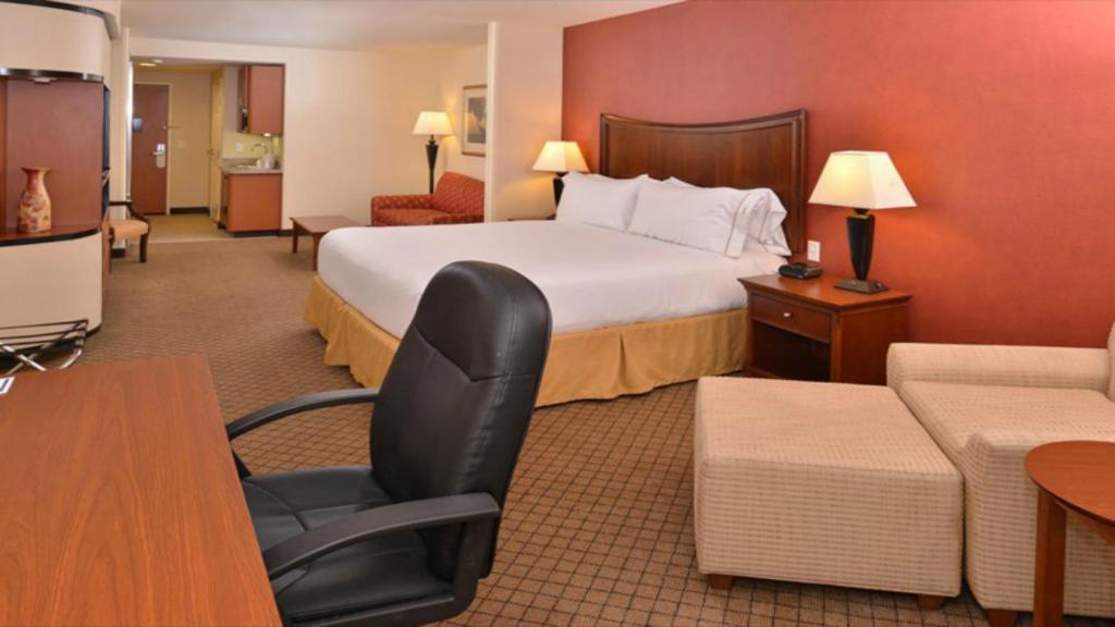 Holiday Inn Express Hotel & Suites Lincoln-Roseville Area an IHG Hotel image 22