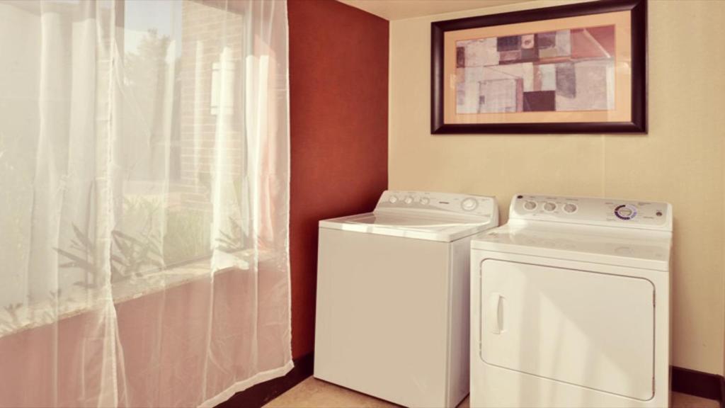 Holiday Inn Express Hotel & Suites Lincoln-Roseville Area an IHG Hotel image 7