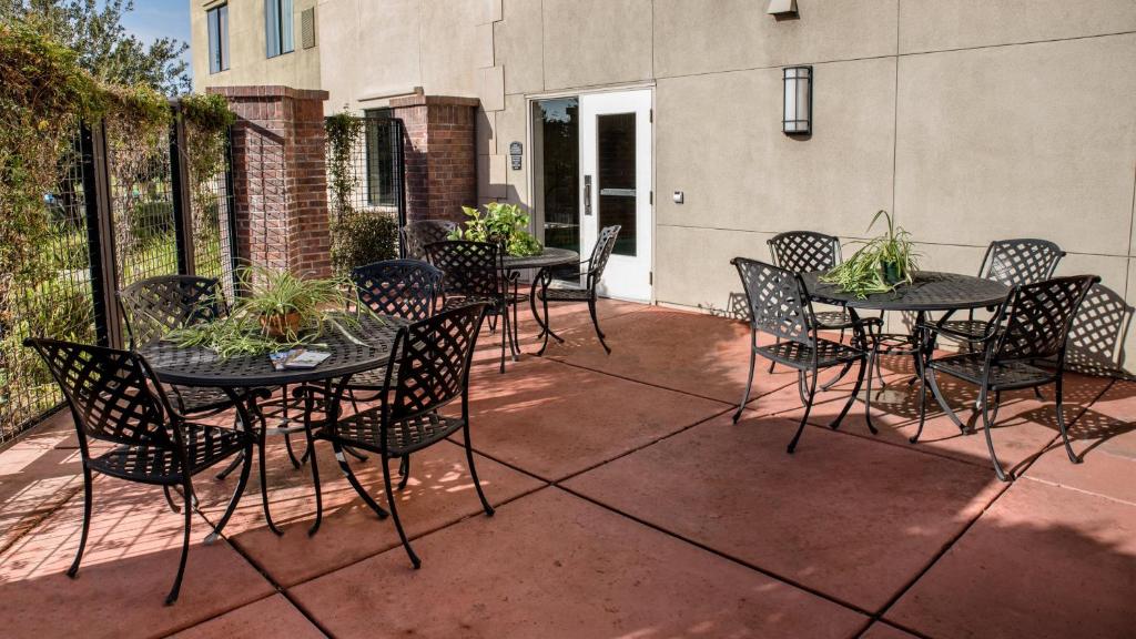 Holiday Inn Express Hotel & Suites Lincoln-Roseville Area an IHG Hotel image 9